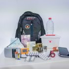 Es recomana tenir el kit d'emergències en una motxilla a prop de la porta d’entrada de casa.