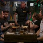 Imatge del programa d'ahir durant el dinar a l'OD  Burguer, el restaurant guanyador.