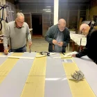 L’equip d’escenografia dels Pastorets de l’Espluga durant els primers treballs de renovació.