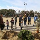 Més de 200 alumnes de 1r d’ESO dels instituts Ramon de la Torre i Torredembarra han plantat 72 unitats al pati del Ramon de la Torre.