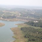 Imatge aèria de la presa del Catllar, instal·lada al municipi des de fa més de mig segle.