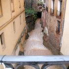 El barranc de la Vila de Falset ple per la pluja