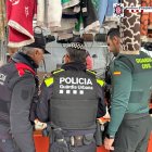 Tres agents durant els dispositiu a Bonavista.