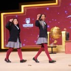 Nenes de San Ildefonso canten un cinquè premi.