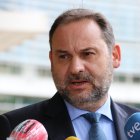 L'exministre de Transports, José Luís Ábalos, durant una atenció als mitjans.
