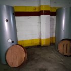 Imagen de los termos industriales que utilizaban para ocultar la marihuana en su transporte por carretera.