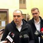 El conseller de la Presidència, Albert Dalmau, durant una atenció als mitjans