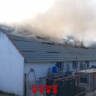 Imatge de l'incendi a la granja de conills de la Selva del Camp.