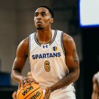 Sadaidriene ‘Day’ Hall durant la seva etapa en les lligues universitàries.