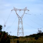 Una de les actuals torres de la MAT que es desmantellaran per construir-ne una de nova