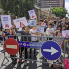 Fotografia d’arxiu d’una mobilització de la comunitat educativa de l’Escola Prat de la Riba