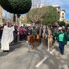 Imatge del Mossèn beneïnt els animals a Cambrils.