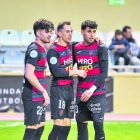Kenneth Soler, al centre, celebrant un dels dos gols.
