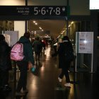 Usuaris entrant als accessos de l'alta velocitat a l'estació del Camp de Tarragona