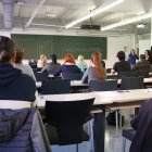 Aspirants a les oposicions abans d'una de les proves a la UPC.