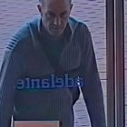 Imatge de l'home que va treure diners d'un caixer a Terrassa amb la targeta de la víctima