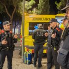 El sotsinspector Cristóbal Alcoba donant ordres als agents de mossos durant l’incident a l’avinguda Roma.