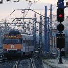 Un tren de l'R13 sortint de l'estació de Lleida-Pirineus amb destinació a Barcelona