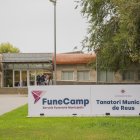 Fotografia d'arxiu del Tanatori Municipal de Reus, on ja figura el logotip de FuneCamp.