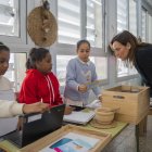 L'alcaldessa, Sandra Guaita, i la regidora d'Educació i Ciutadania, Pilar López, van visitar l'Escola Marià Fortuny a la tarda.