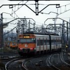 Un tren de la RL3 surt de l'estació de Lleida cap a Cervera.