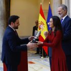 La Reina Letizia saludant a l'alcalde de Tarragona, Rubén Viñuales.
