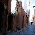 L'episodi de vent a Tortosa ha provocat la caiguda d'un mur d'una casa abandonada al carrer Major de Sant Jaume