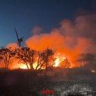Imatge de les flames a l'incendi de Pradell de la Teixeta.
