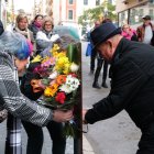 Imatge d'arxiu d'un acte d'homenatge al punt on va morir.