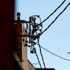 Instal·lació elèctrica al municipi de Vilaplana.