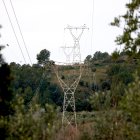 Actual línia MAT que es desmantellarà per construir-ne una de nova amb més potència.