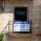 Imagen de un cartel de un piso en Tarragona.