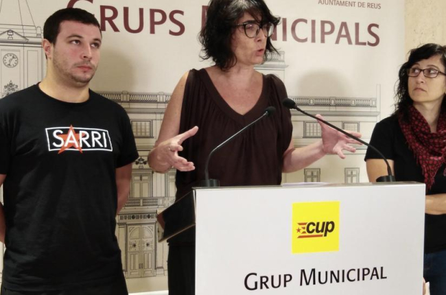 Imatge d'arxiu de Marta Llorens, regidora del grup municipal de la CUP, en una roda de premsa.