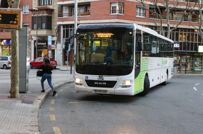 Territori Passa Enquestes Als Usuaris Pel Trasllat Dels Busos ...