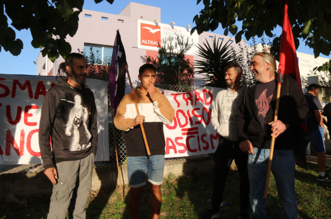 Trabajadores de Altrad-Rodisola en la protesta para denunciar represión sindical.