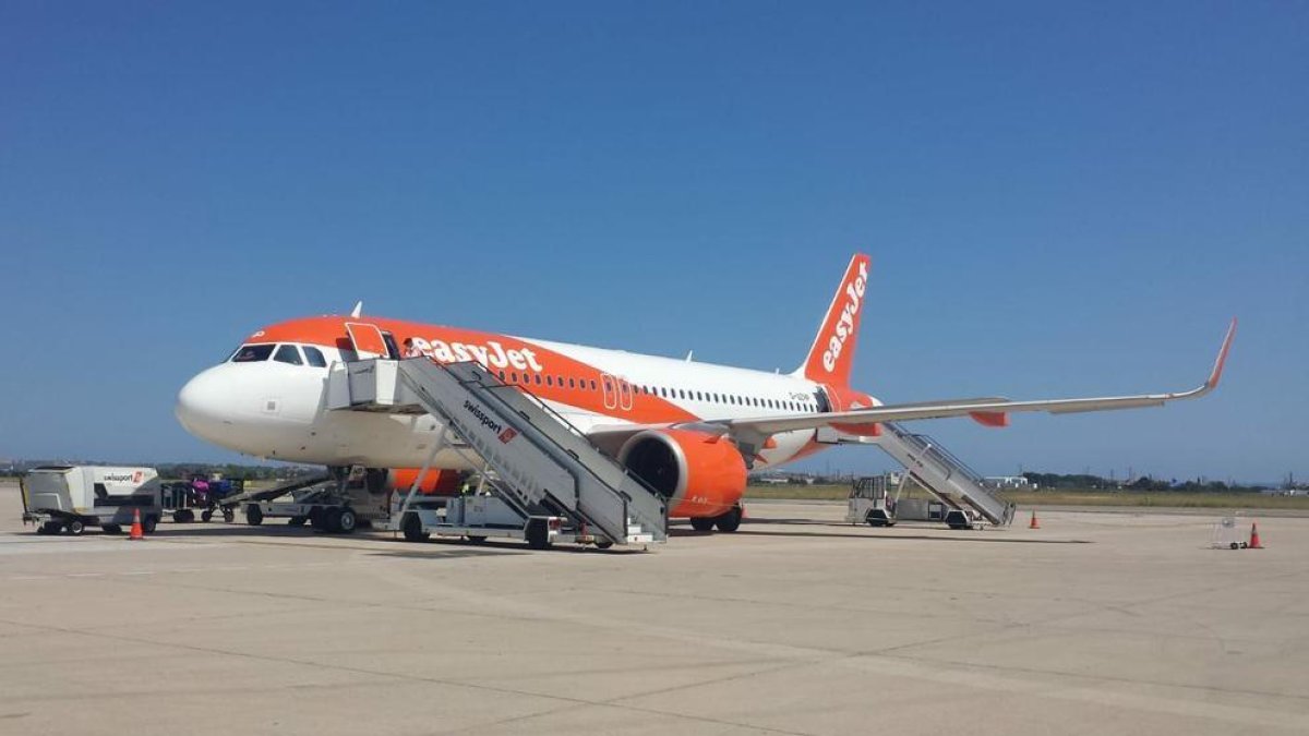 Una avión easyJet en Reus.