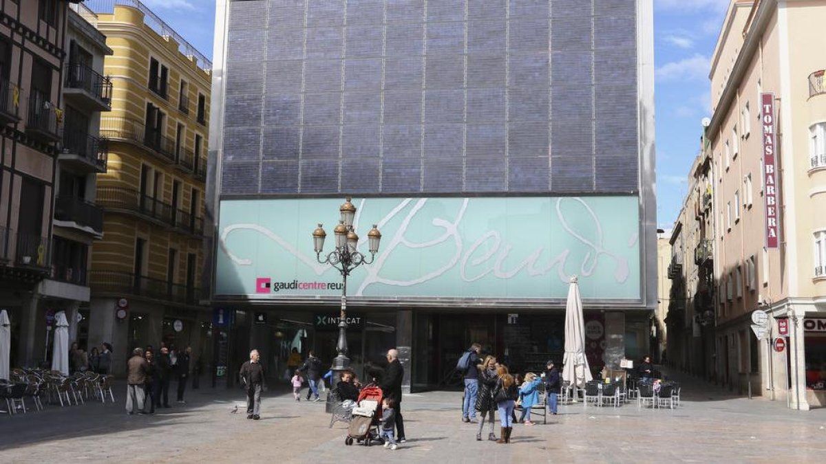 El restaurant està ubicat a la quarta planta del Gaudí Centre.