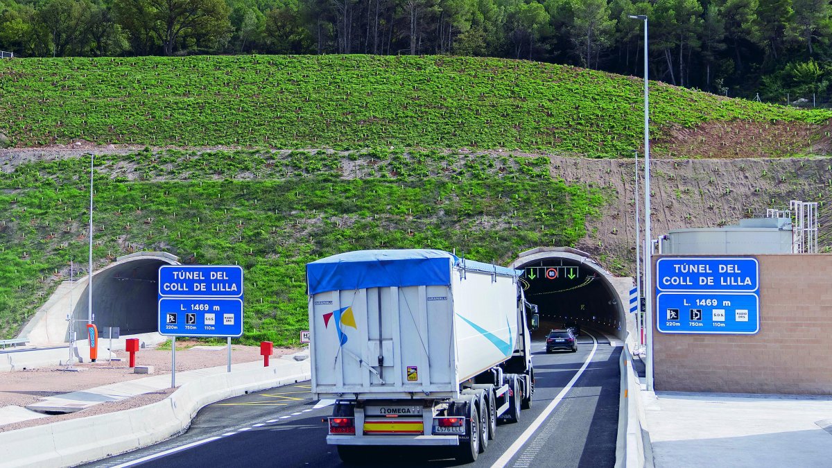 De momento, ningún camión con mercancías peligrosas puede circular por el nuevo túnel.