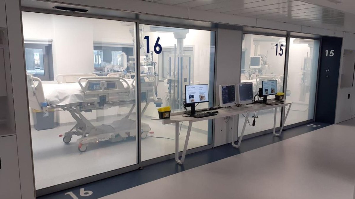 Imatge dels nous boxes de lUCI de l'Hospital Universitari Joan XXIII.