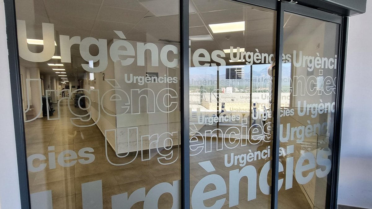 Entrada a l'àrea d'Urgències ampliada de l'Hospital de Tortosa Verge de la Cinta (HTVC).