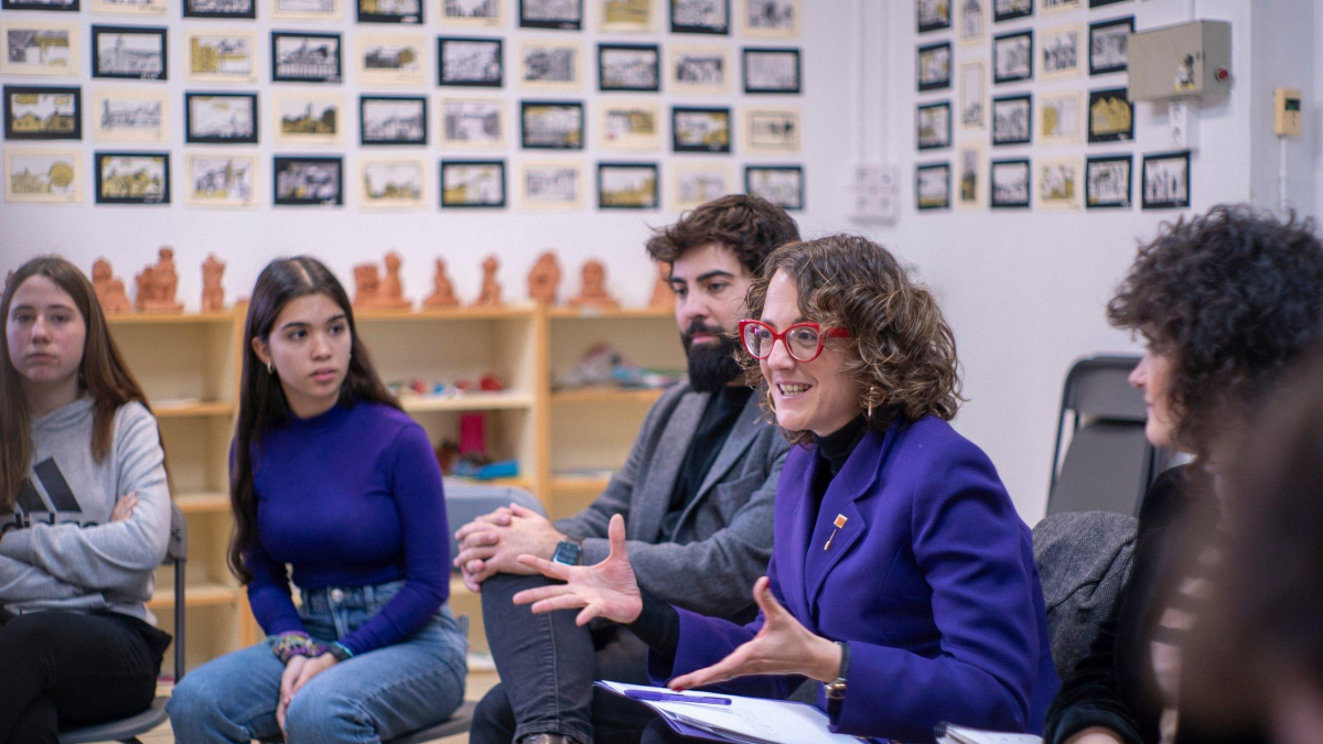 La consejera Tània Verge ha visitado dos proyectos de prevención de las violencias en la comarca de la Conca de Barberà.