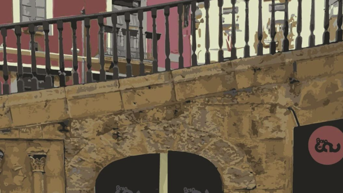 Imagen de la entrada en el establecimiento del Cau y la Cova en la Parte Alta de Tarragona.