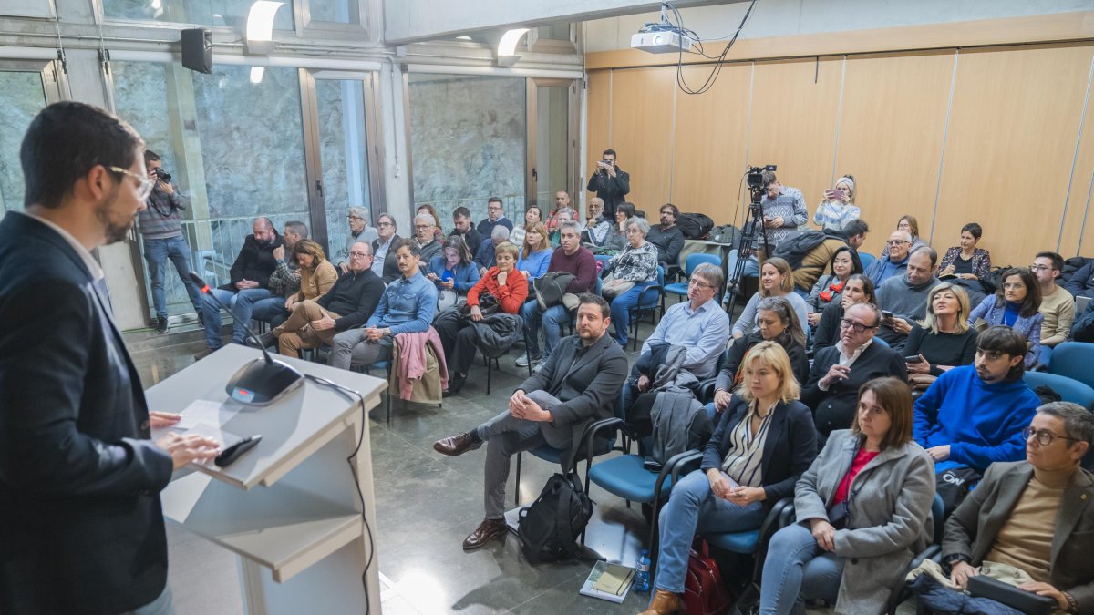 El documento final se presentó ayer delante de más de un centenar de personas en la Sala Genius del Palau de Congressos.