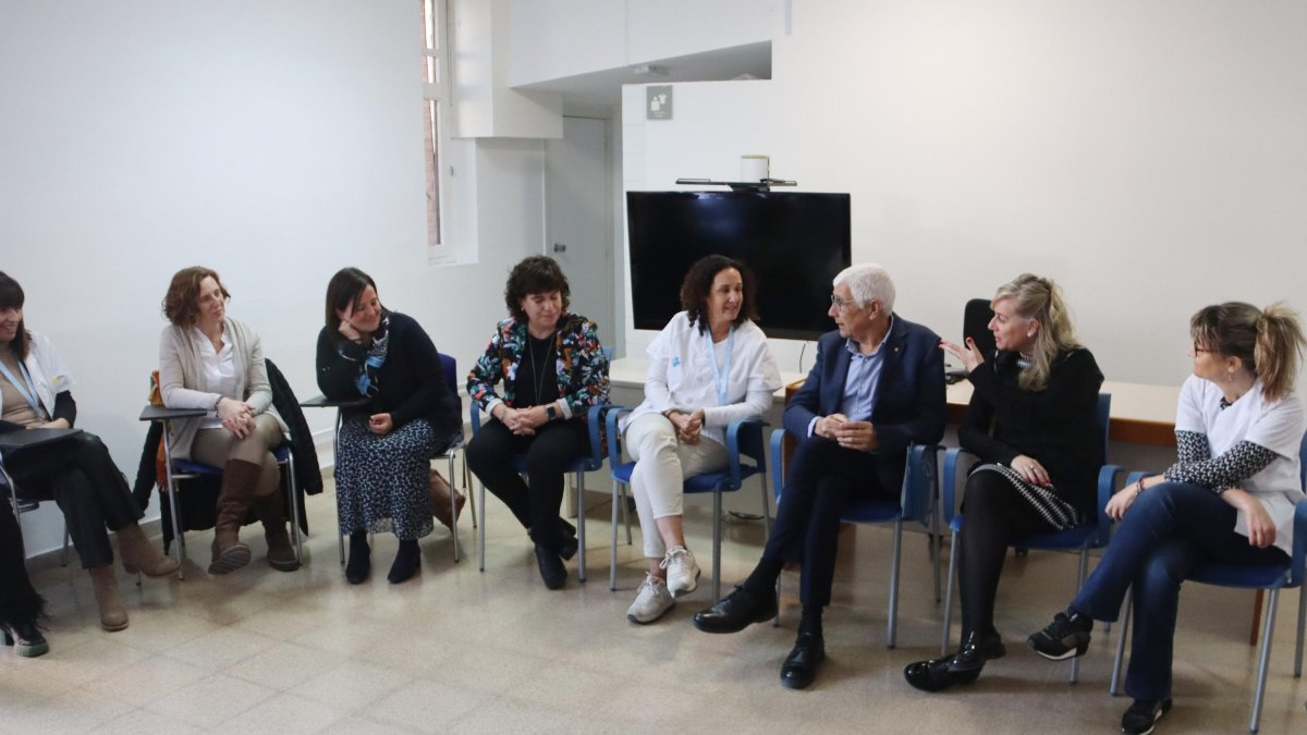 El consejero de Salud, Manel Balcells, mantuvo una reunión ayer con los profesionales del ámbito sanitario en el Centro de Atención Primaria de Flix.