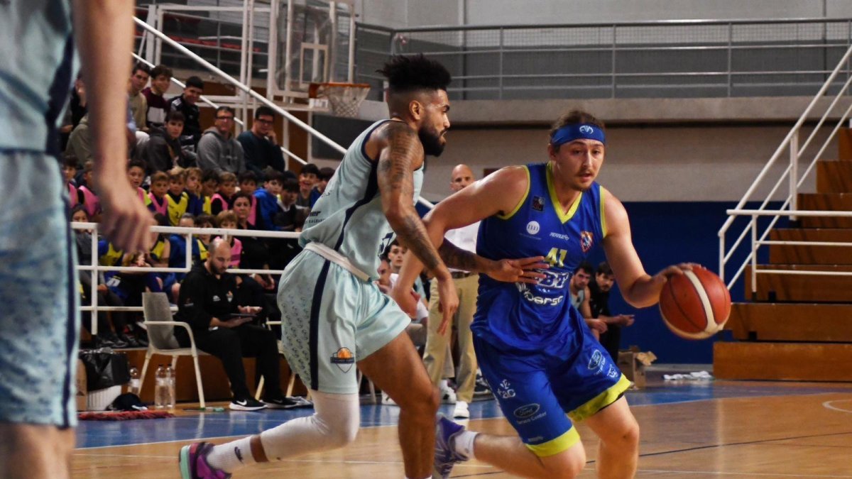El jugador blau, Jacob Boonyasith, durant el partit de dissabte.