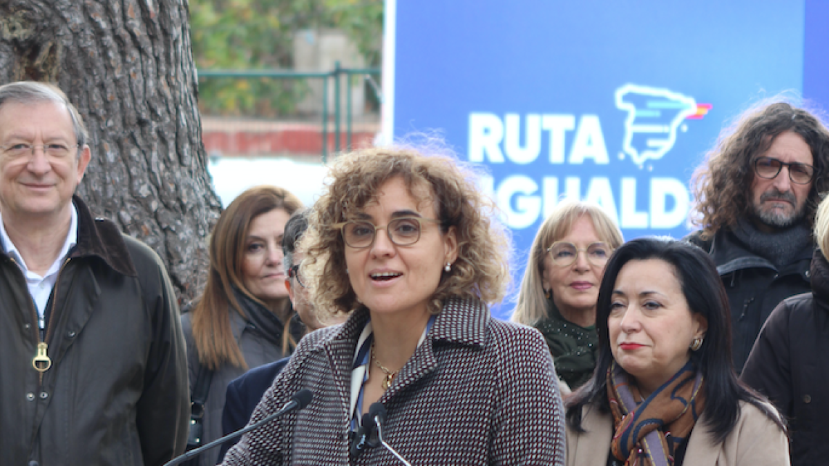 La vicepresidenta del grupo PPE en el Parlamento Europeo, Dolors Montserrat, acompañada de la portavoz del partido en el Ayuntamiento de Tarragona, Maria Mercè Martorell, y del diputado por Tarragona, Pere Lluís Huguet.