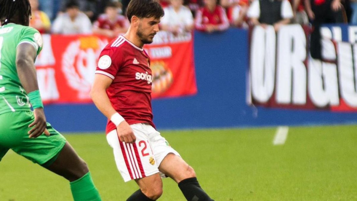 Joan Oriol durant el partit contra el Cornellà.