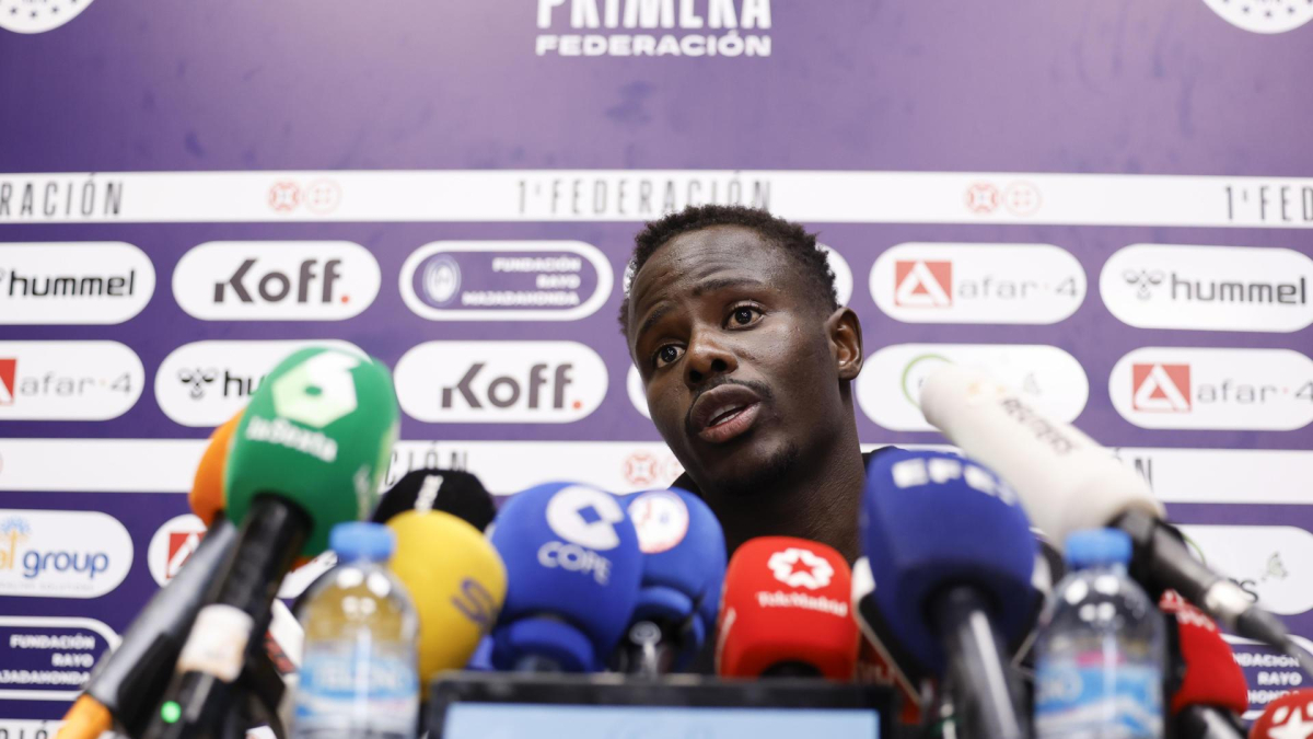 Cheikh Kane Sarr durant la roda de premsa d’aquest dimarts a la Ciutat Esportiva L'Oliva.