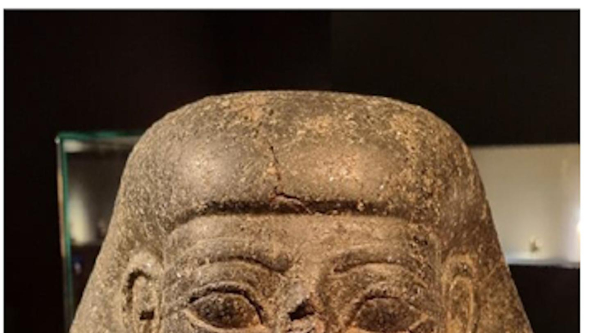 Escultura egipcia vendida ilícitamente.