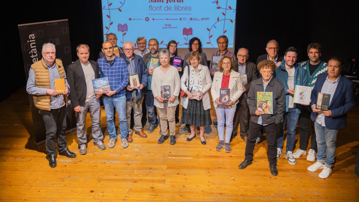 Los autores y los editores del 9 Grup, este martes en el Magatzem de Tarragona.
